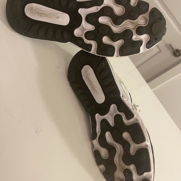 Wmns Air Max 270 React 'Spruce Aura' - Picture 8 of 13